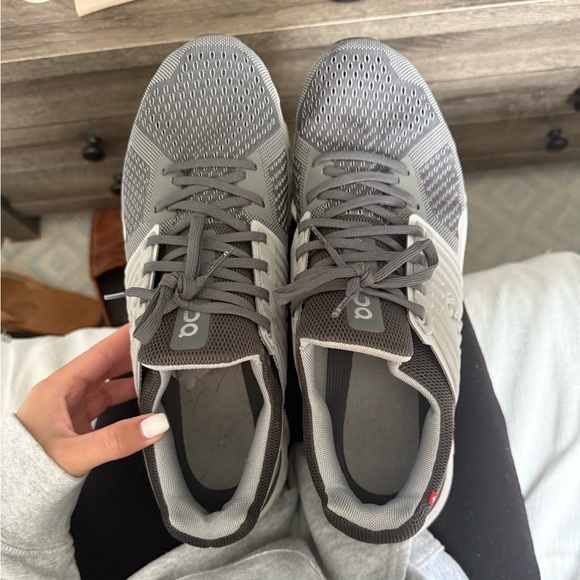 On Cloud Men’s Sneakers - Picture 1 of 4
